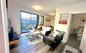 Modern 2Br Apartment, Peaceful And Private In Oran Park